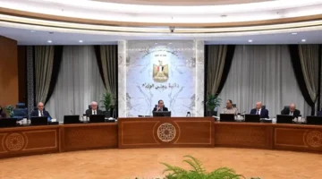 رئيس الوزراء يترأس اجتماعاً موسعاً للجنة الأزمات لمناقشة التطورات الطارئة في البلاد